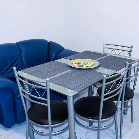 Appartement Pafia 3 *